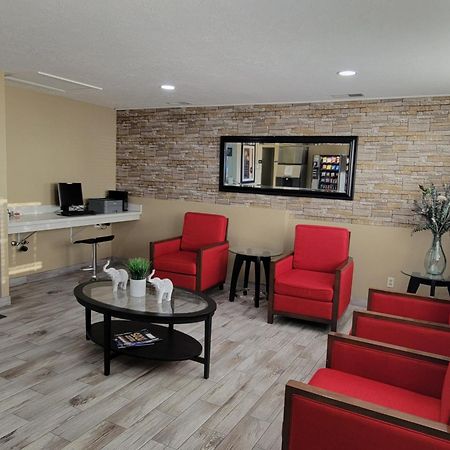Super 8 By Wyndham Logan Hotel Luaran gambar